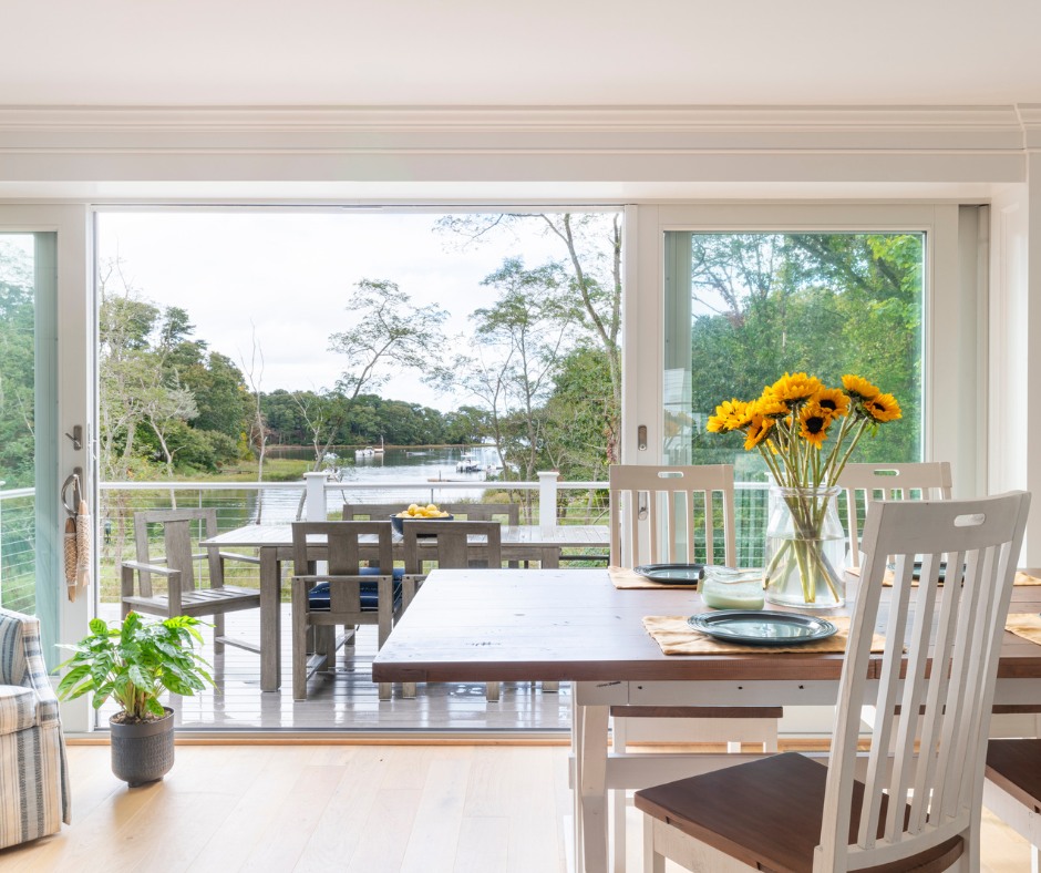 PhilbrookCC's tweet image. A wall of sliders and floor-to-ceiling windows maximizes an exquisite view.
#BuiltByPhilbrook in collaboration with A3 Architects, inc, Andersen Windows + Doors, Shepley Wood Products, White Wood Kitchens #CapeCodHome #CapeCodBuilder #WaterfrontHome #OrleansMA 📷 Grattan Imaging