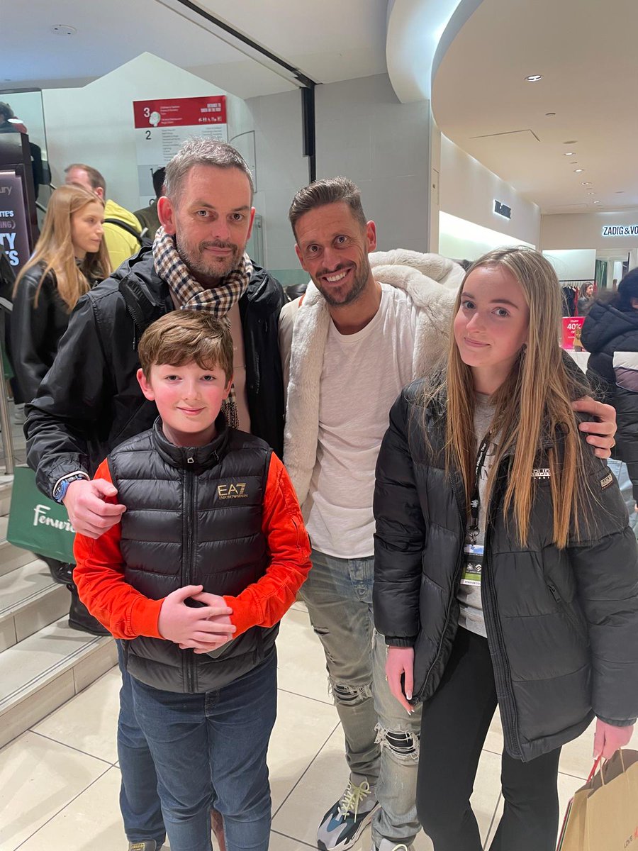 jonathanhedley's tweet photo. Big JT reet in the mix.

UTFM.

What a chap. https://t.co/e4lk7Nmx4I