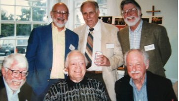 TheLaughMakers's tweet photo. The last photo of #BobHope with some of his former writers when he was 97.  (L-R) #GenePerret, #SyJacobs, #BobMills, #BarneyMcNulty (cue cards), Hope,  #HalCantor. https://t.co/z9FqSx8AJ9