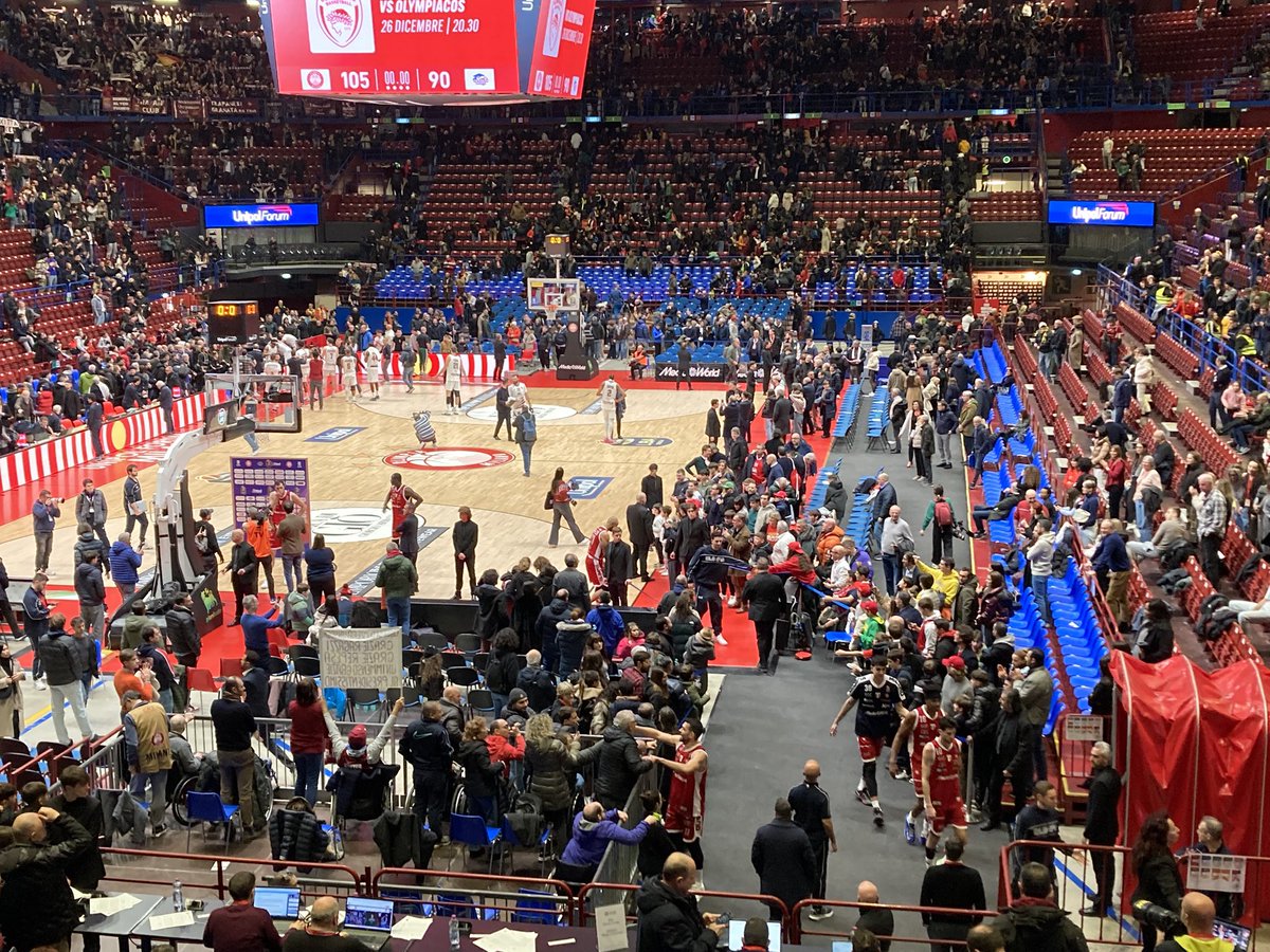 davide_paleari's tweet photo. #forzaolimpia
#insieme
#meninred 
@OlimpiaMI1936 
🎄🤍❤️🏀 https://t.co/BGflQ3TMGk