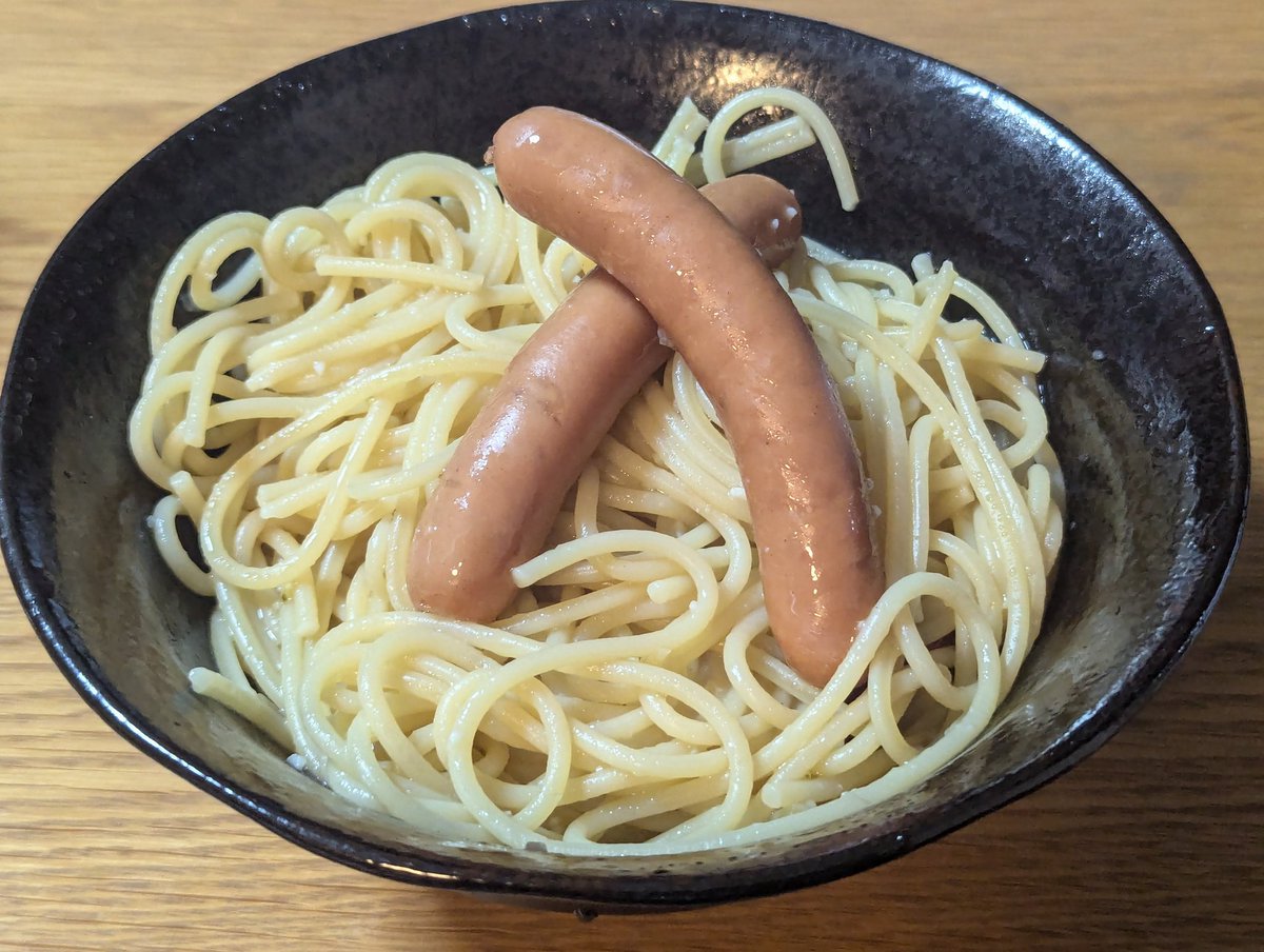 独身貴族の晩餐467

今日も今日とてペペロンチーノ
金はあるがコンビニじゃたかがしれてる
かといって片道15分歩いて24時間スーパー行くのはつらたん
ステーキ食いたいなぁ……
