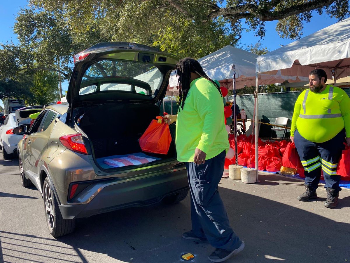 Rafael “Ralph” Cabrera (@cabrera4miami) on Twitter photo On Saturday, I had the opportunity to volunteer alongside <a href="/Manolo4Miami/">Manolo Reyes</a> and his staff during his end of the year <a href="/FarmShareFL/">Farm Share, Inc.</a> Food Distribution at West End Park! #miami On Saturday, I had the opportunity to volunteer alongside <a href="/Manolo4Miami/">Manolo Reyes</a> and his staff during his end of the year <a href="/FarmShareFL/">Farm Share, Inc.</a> Food Distribution at West End Park! #miami