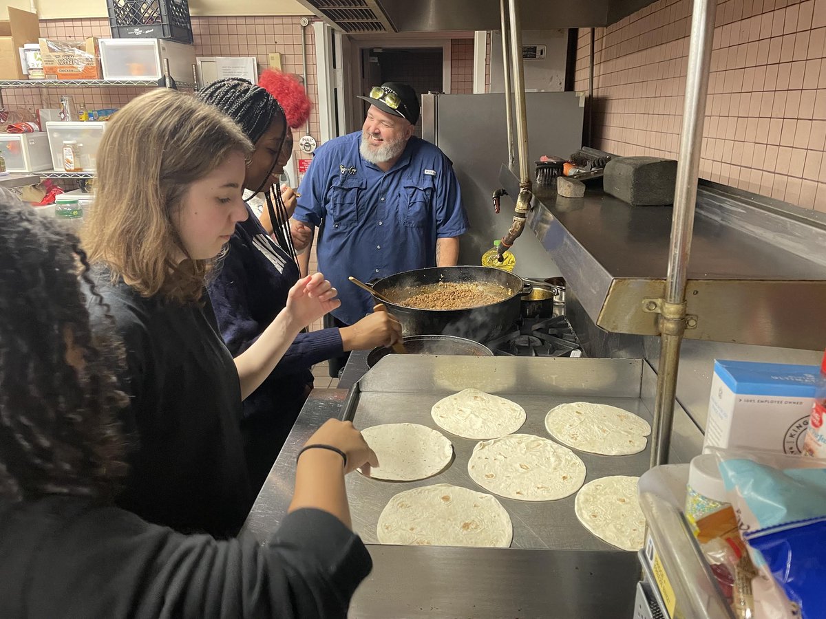 Our students had so much fun learning to cook with Joe from King Of The Coop last Monday! Food safety and cooking is such an important life skill, and we were honored to learn from one of the best! Thank you!
#communitypartners #lifeskills #tampabaynonprofit