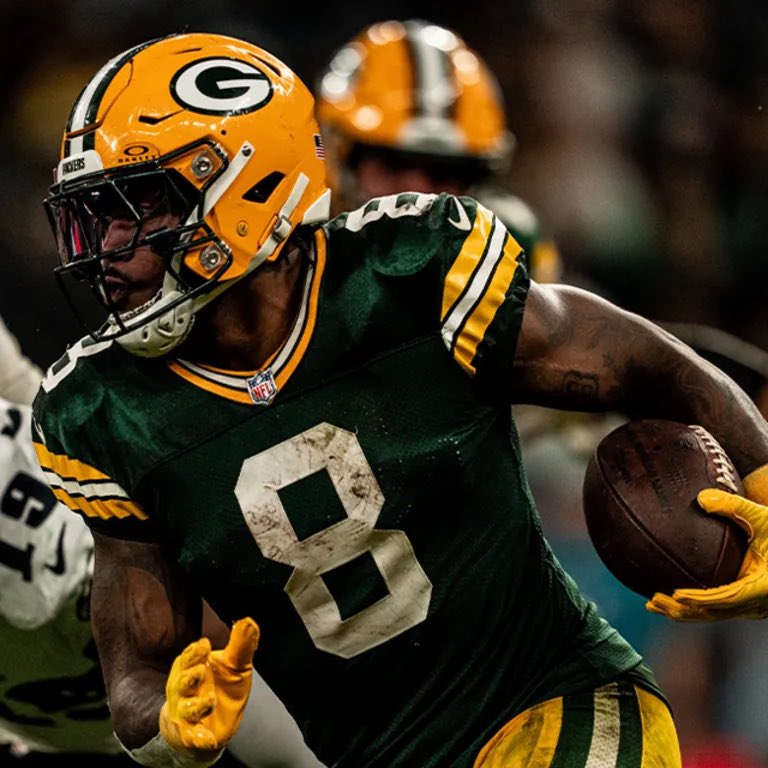 BovadaOfficial's tweet photo. The Saints and Packers close out week 16 on Christmas Eve eve MNF! 🎅🏻🎄

Follow us, repost and reply who you think will score the LAST TD tonight, and we will give $250 crypto bonuses to (up to 4) correct guesses! 🤑 https://t.co/nn76rP7aM5