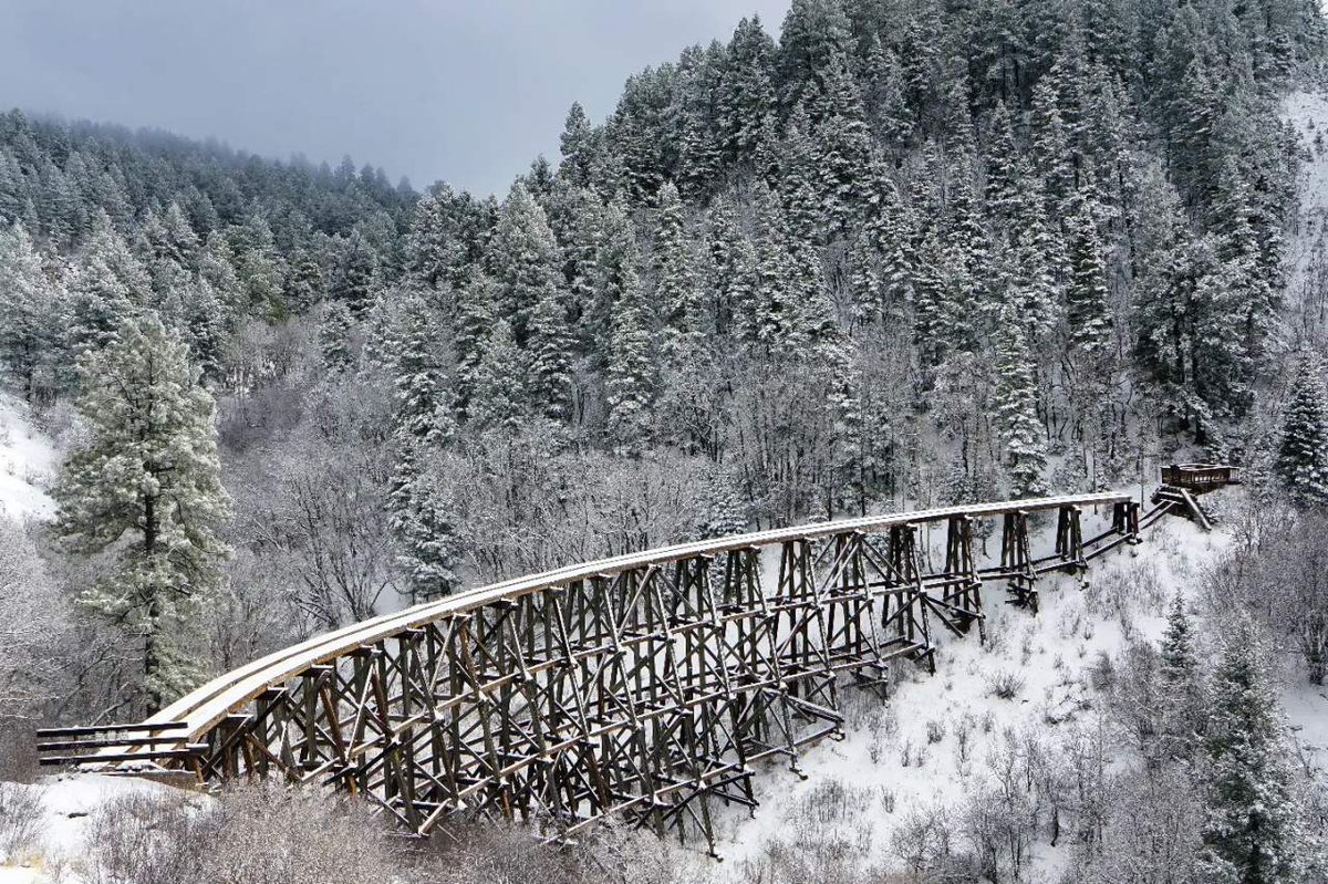 NMMagazine's tweet image. Alpine adventures and down-home hospitality create year-round cheer in Cloudcroft—the self-proclaimed Christmas Capital of New Mexico. l8r.it/6v7H