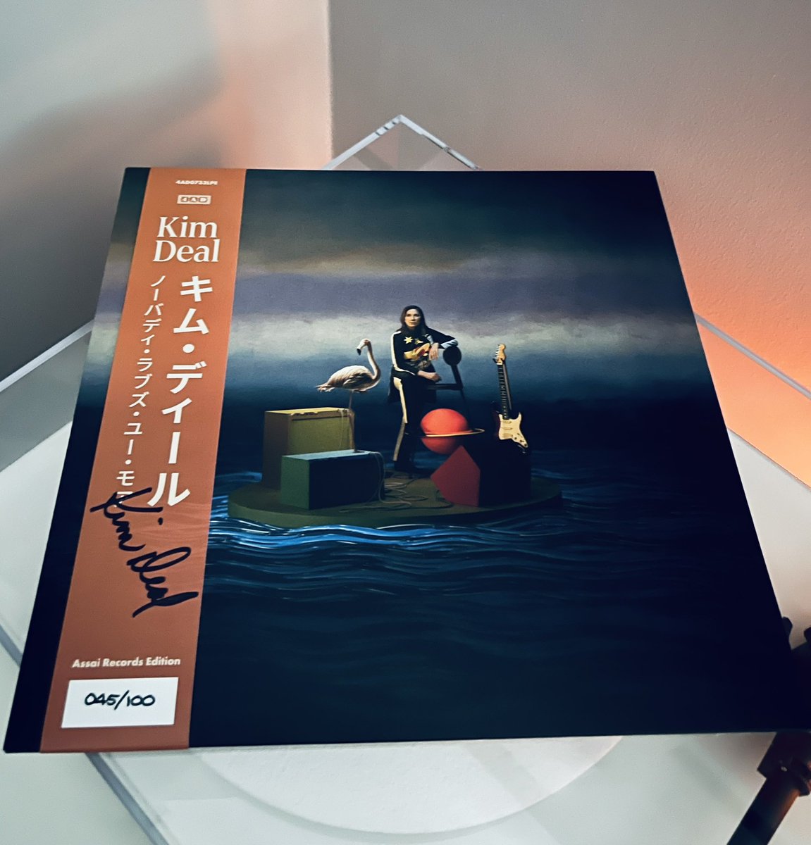 No 6 #5albums24

Kim Deal - Nobody Loves You More

It’s crazy to think this is Kim’s debut solo lp but it’s worth the wait. Can’t recommend it highly enough 🙌🏻

Another <a href="/assai_glasgow/">Assai Records (Glasgow)</a> exclusive 🔥

Ps not allowed to play the physical copy yet at it’s a Christmas present 😅