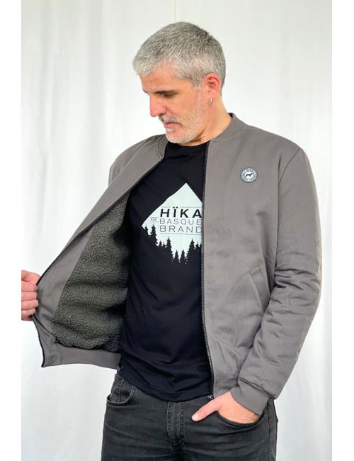 _Itoiz's tweet photo. Bomber OSLO &amp; Manga Luze WOLF
➡️ https://t.co/JpSz1Afy8T
.
.
#Hïka #HïkaBasqueBrand #MusuKolekzioa #BertokoDendak #ComercioLocal #Udazken #Negua #Otoño #Invierno #Fall #Winter #Basque #Portugalete #Bizkaia #EuskalHerria #BasqueCountry https://t.co/gUDBM3vzFP