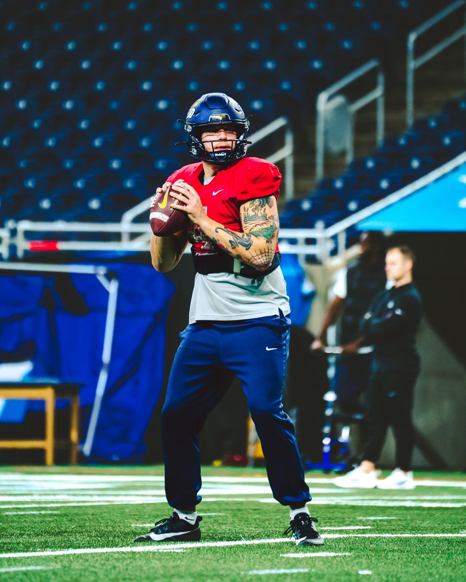 Toledo Football (@toledofb) on Twitter photo Prep work 💪
#TeamToledo Prep work 💪
#TeamToledo