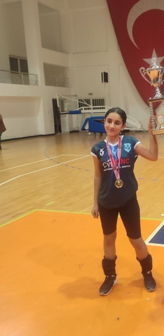 Nehir'im güzel gözlüm,iyi kalpli düşünceli kızım. Senin hayallerini, hayatını elinden alanlar yaşam hakkı tanımayanlar hak ettikleri gibi en ağır cezayı alacaklar.
#çocuklariçinadalet
#isiasolasıkast