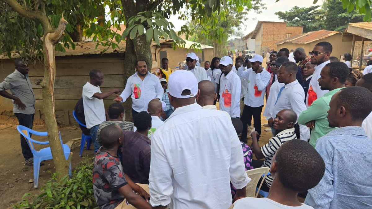 CLusukisa76864's tweet photo. Le coordonnateur National de la MPN-UNC @Ombilingo01  séjourne à Kisangani 

Avant d'arriver au quartier général, l'homme aux actions concrètes a visité ses œuvres réalisées et chantiers en cours, en commençant par le pont de PK5, 15 ème Kabondo et l'Ecole Kandolo. https://t.co/kyAhehJ14V