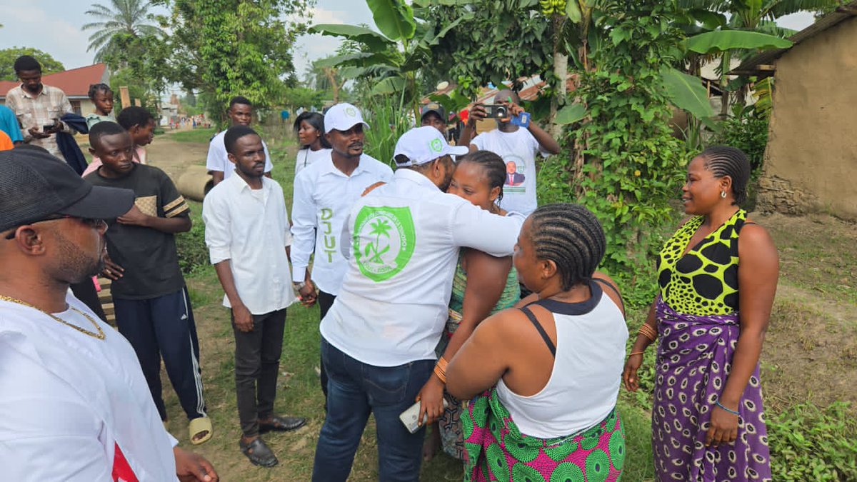 CLusukisa76864's tweet photo. Le coordonnateur National de la MPN-UNC @Ombilingo01  séjourne à Kisangani 

Avant d'arriver au quartier général, l'homme aux actions concrètes a visité ses œuvres réalisées et chantiers en cours, en commençant par le pont de PK5, 15 ème Kabondo et l'Ecole Kandolo. https://t.co/kyAhehJ14V