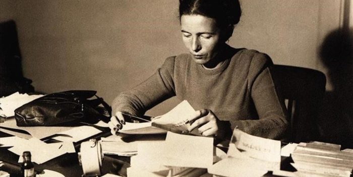 🥀Noel René Cisneros nos comparte esta íntima reflexión sobre #UnaMuerteMuyDulce, obra de la escritora #SimonedeBeauvoir y cómo la literatura puede ayudarnos a atravesar el dolor una pérdida. goo.su/jssqE