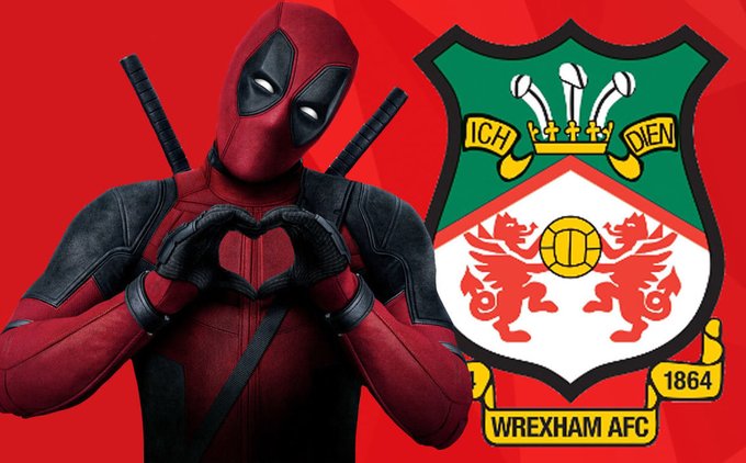 AlexNoubeyou's tweet image. C&apos;était le pari le plus risqué de l&apos;histoire

Pendant le Covid, Ryan Reynolds a acheté l&apos;un des plus vieux clubs de football, alors en faillite, pour 2,5 millions $.

Tout le monde le pensait fou.

Mais ce qu&apos;il en a fait est entré dans l&apos;histoire.

Voici l&apos;histoire complète :