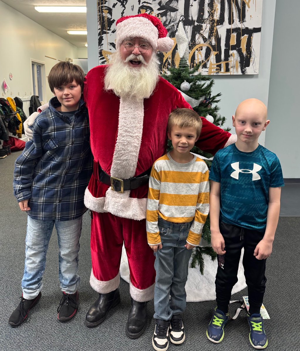 ctachargers's tweet photo. 🎁 SANTA made time in his busy schedule this holiday season to stop by Creative Technologies Academy and visit our students and staff!

Happy Holidays! https://t.co/UBqgga6pEy