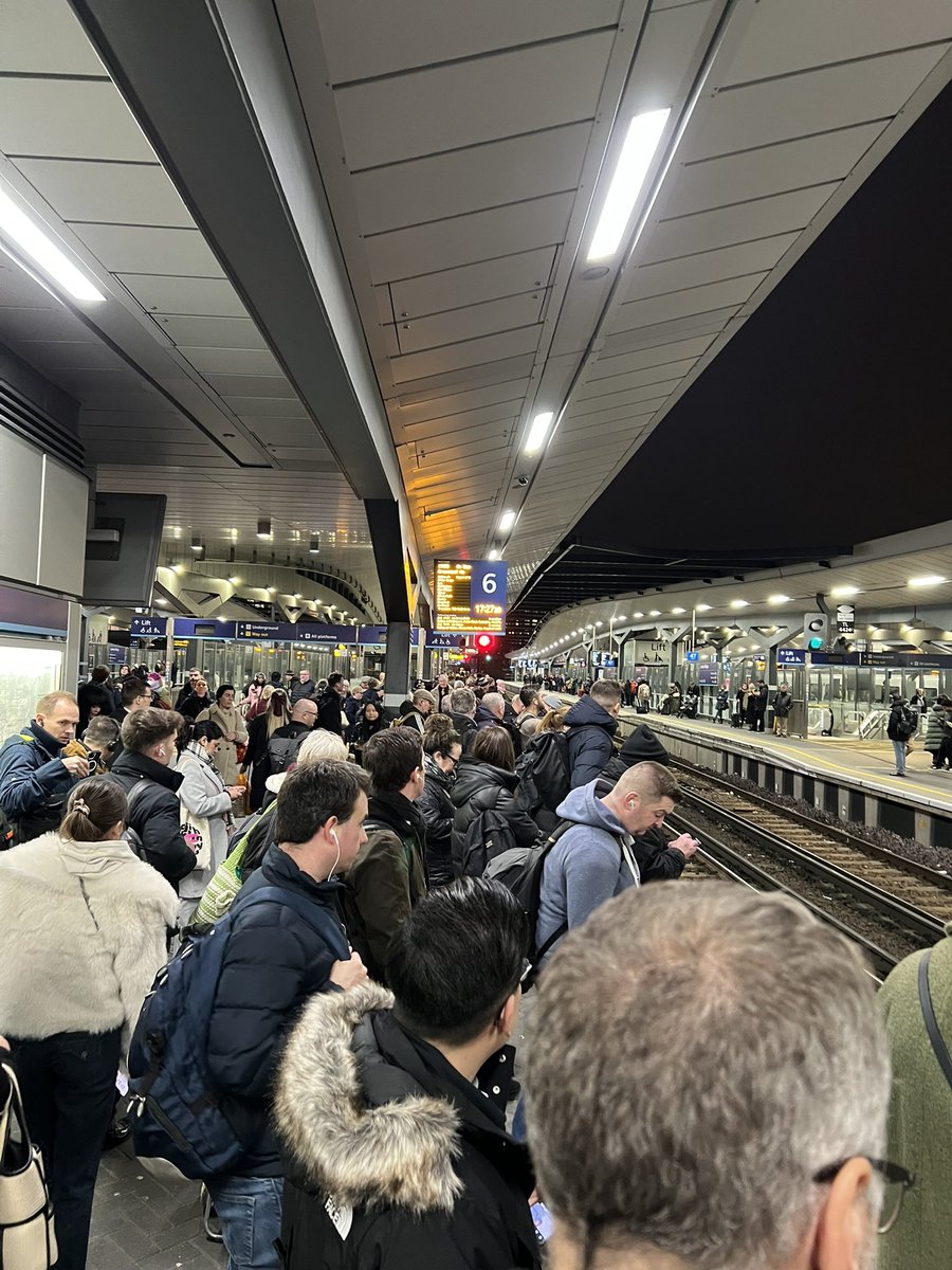 ckb0001's tweet photo. Confirmation that @Se_Railway are absolutely incompetent with their Saturday service today “because it’s near Christmas”. It’s never this bad on a normal weekday - because they run full length trains! Oh and more of them! Idiots! #sefailway #bloodyidiots #crammed #bundle https://t.co/kcnmA6MnxQ