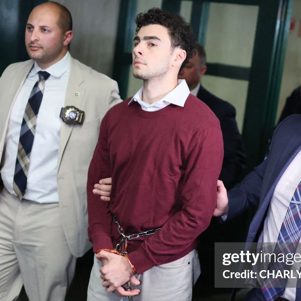 LesleyMiss17638's tweet photo. I may be wrong...
But is this prison garb or street clothing???...
Asking for Mr Kohberger 😌
#coffindaffer
#TheGs
#nancygrace
#Idaho4
#LuigiMangione https://t.co/VY07LOKpVC