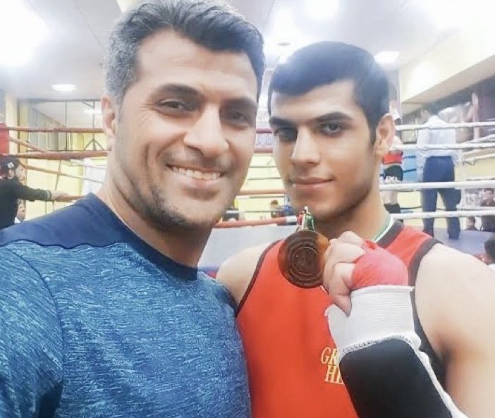 مجید خوش منظر در حال گذراندن حبس ده ساله خود در زندان وکیل آباد مشهد

#مجید_خوش_منظر کارمند ارشد کنترل ترافیک شهرداری مشهد و پسرش امیررضا خوش منظر، قهرمان بوکس، در جریان خیزش سراسری ۱۴۰۱ همزمان با چهلم مهسا امینی اقدام به آتش زدن فیبرهای نوری مرکز کنترل ترافیک شهرداری مشهد نمود و