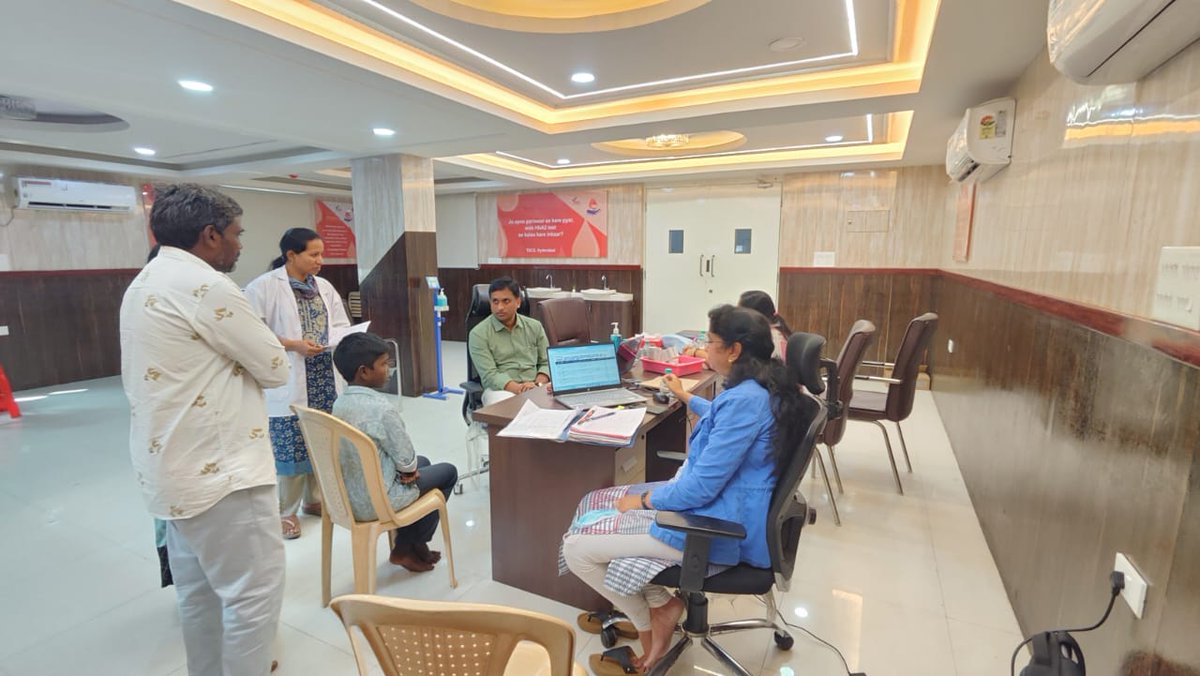 TSCS1998's tweet photo. Thalassemia patients and their parents undergoing preparations for Bone Marrow Transplantation were assessed by Sankalp India Foundation.
.
.
.
#ThalassemiaAwareness #EarlyDiagnosis #HbA2Test #FreeTesting #TSCS #HealthyFuture #GeneticScreening https://t.co/34aDrI52Ws