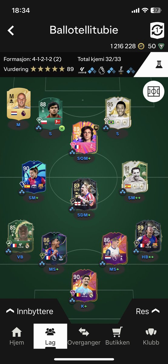 y0handsome's tweet photo. @FutSheriff @fifa_romania you guys think that he will be better than gallagher? Someone tried both?  Have maino 89pace evo also. https://t.co/PWlYTYUKEF