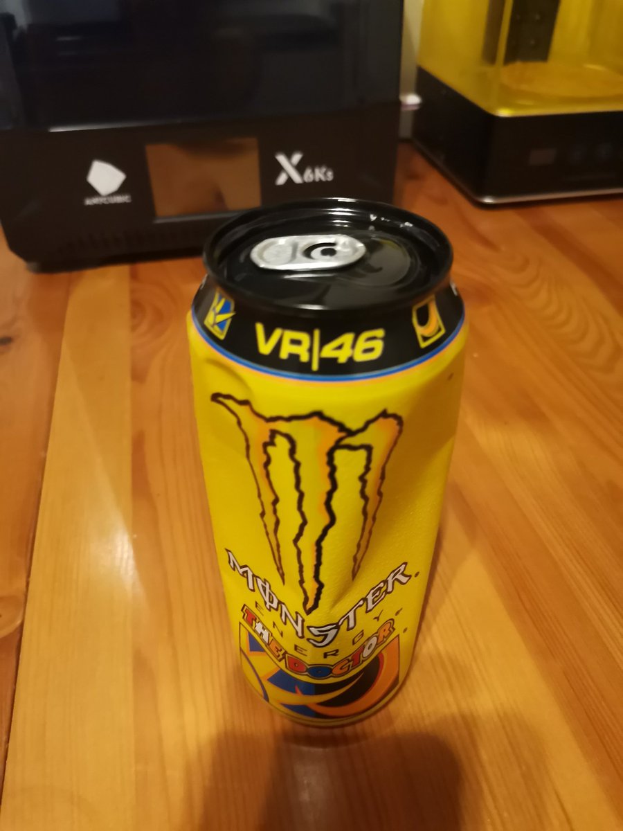 SeAlien90's tweet photo. Ich bin mir nicht ganz sicher, aber die Dosen sollten normalerweise nicht eckig sein, oder? 😬
Dose ist ungeöffnet und neu.
@MonsterEnergyDE https://t.co/4R9O3PRHfp