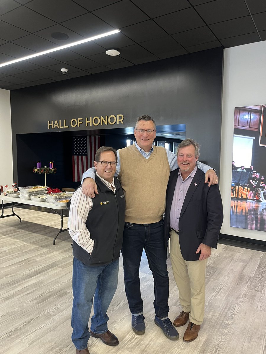 This past Saturday we welcomed Coach Bob Fabrizio and some of his former players back to St. Laurence! We had the honor of celebrating mass together with some of our current Viking Warriors!