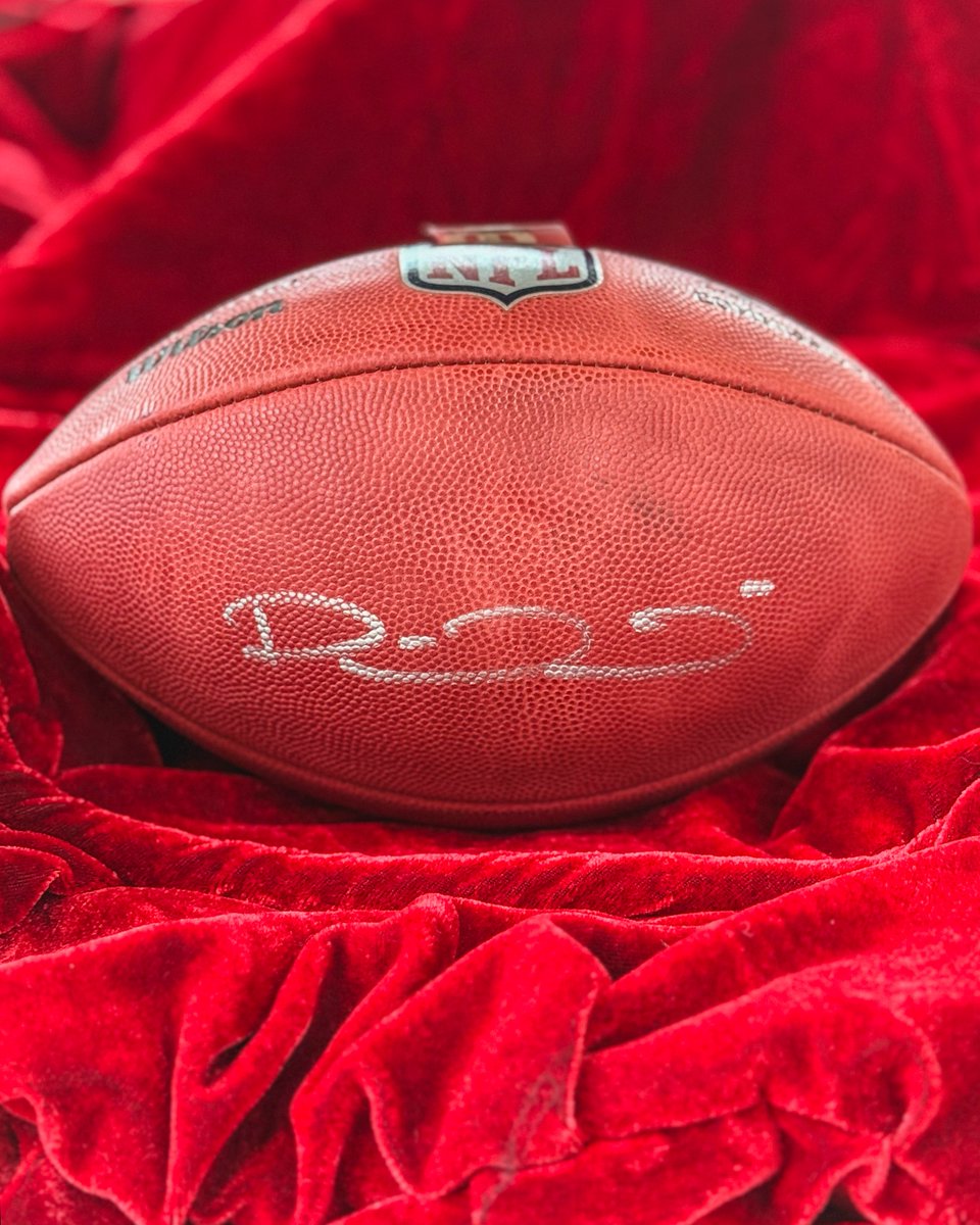 Kansas City Chiefs (@chiefs) on Twitter photo Want a Mahomes signed ball underneath your Christmas tree? 🎄
RT for a chance to win!
#ProBowlVote + <a href="/PatrickMahomes/">Patrick Mahomes II</a> Want a Mahomes signed ball underneath your Christmas tree? 🎄
RT for a chance to win!
#ProBowlVote + <a href="/PatrickMahomes/">Patrick Mahomes II</a>