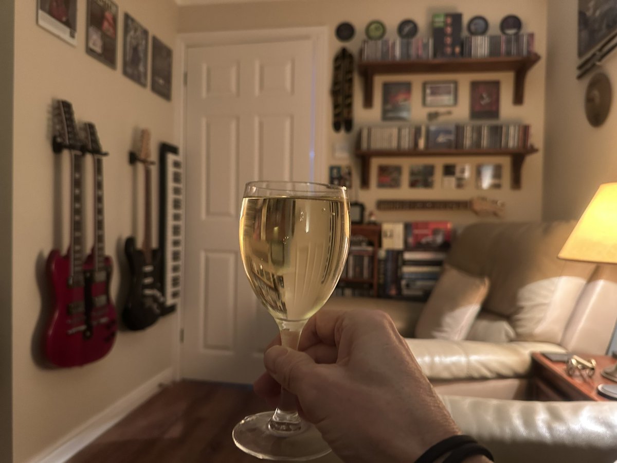 primarily_prog's tweet image. Seasons greeting to you all and thanks for the many interactions during the past year.

Here’s to many more to come 🥂 

#progon