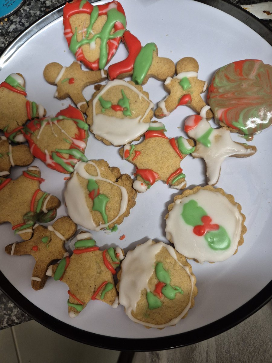 lisajean83's tweet photo. @FairisleJS @CityCateringSou thank you for the food parcels. We have made our cookies today. Merry Christmas everyone and thank you for all you do for my children https://t.co/im3GJ4XqpQ