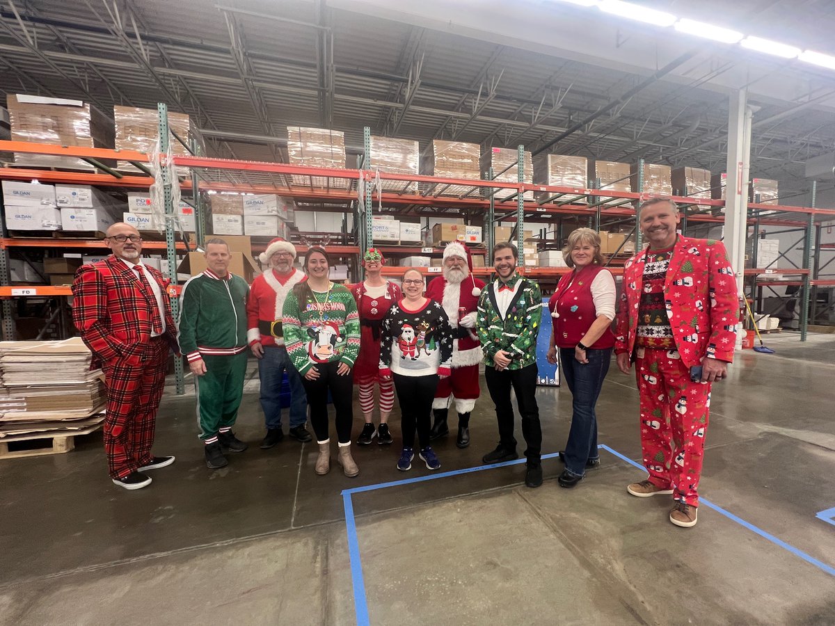 DailyPrinting's tweet photo. Santa stopped in on Friday to press check the naughty and nice list, as he trusts his most important documents to Daily Printing. We wish Happy Holidays to all, and to all a good night! 🎅🎄 https://t.co/OVFFlVfXTi