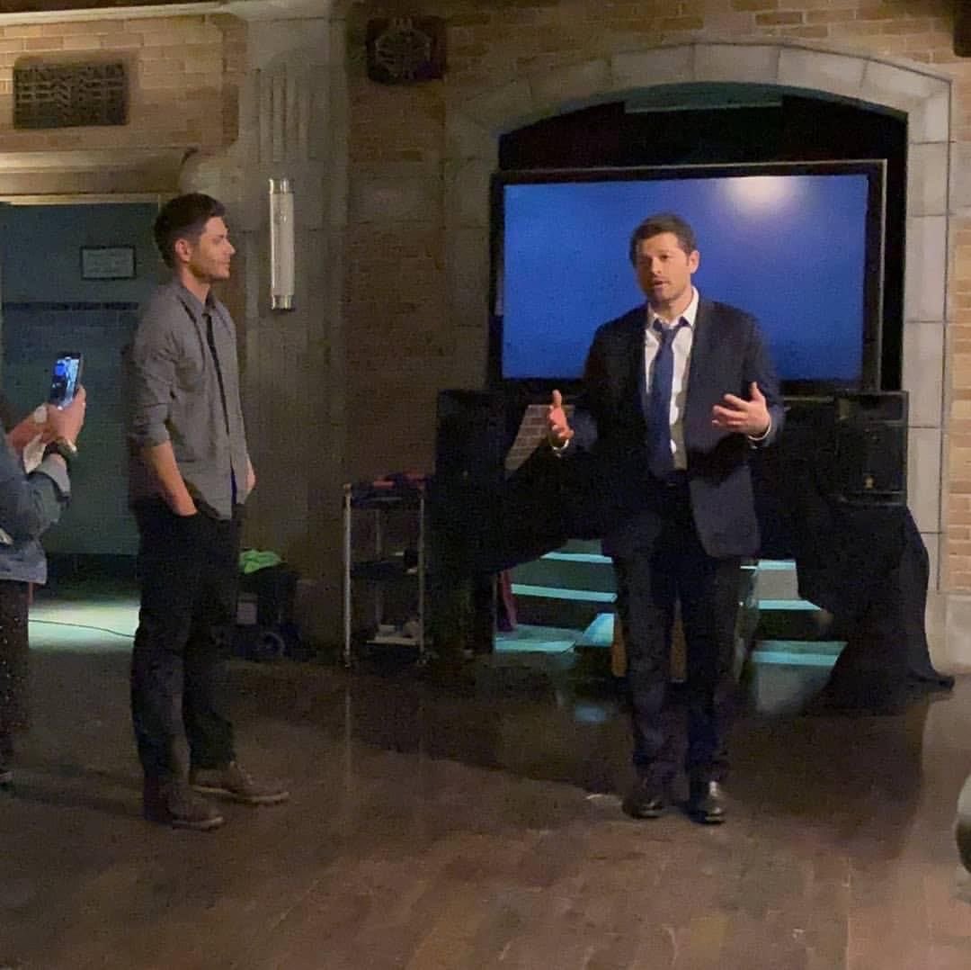 why does jensen look like a proud bf and misha looks like he’s delivering a presidential address after pulling an all nighter