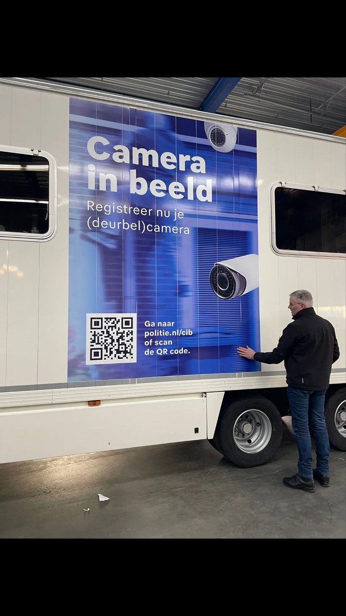 Komend jaar trekken we vaker op met 'Camera in Beeld'. Daarbij kunnen mensen de politie helpen als ze zelf een camera hebben geïnstalleerd. Vandaag hebben we daarom onze politietrucks hierop aangepast. Lees er alles over op politie.nl/cib