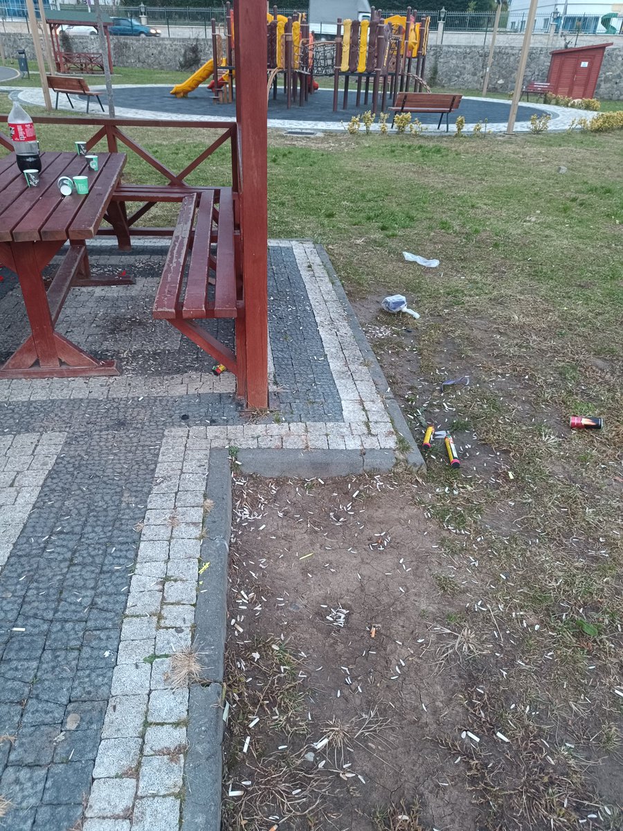 fusta (@fustabjk) on Twitter photo Bu sabah Şahincili mah. Ihlamurlar parkında karşılaştığım manzara. Belediye emekçilerimiz, bunları temizlemek zorunda olmamalı.Bunları yapanlar tıpkı Bolu'daki gibi cezalandırılmalı.Bu konuda lütfen harekete geçin.<a href="/mhilmiguler/">Dr. Mehmet Hilmi Güler</a> <a href="/ulasbaskan/">Ulaş TEPE</a> <a href="/OrduBBld/">Ordu Büyükşehir Belediyesi</a> <a href="/altinordu_bld/">Altınordu Belediyesi</a> Bu sabah Şahincili mah. Ihlamurlar parkında karşılaştığım manzara. Belediye emekçilerimiz, bunları temizlemek zorunda olmamalı.Bunları yapanlar tıpkı Bolu'daki gibi cezalandırılmalı.Bu konuda lütfen harekete geçin.<a href="/mhilmiguler/">Dr. Mehmet Hilmi Güler</a> <a href="/ulasbaskan/">Ulaş TEPE</a> <a href="/OrduBBld/">Ordu Büyükşehir Belediyesi</a> <a href="/altinordu_bld/">Altınordu Belediyesi</a>