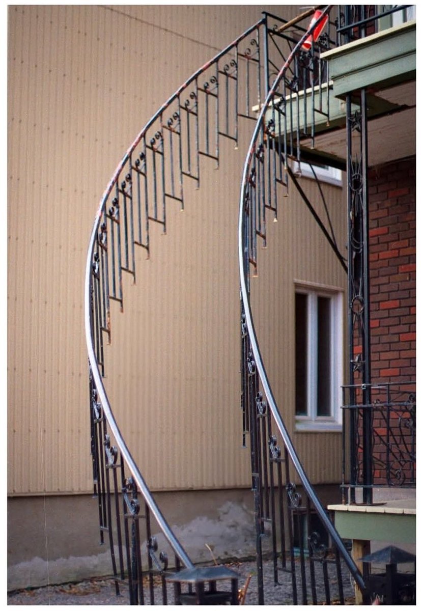 So. Are these st-airs or Bluetooth?