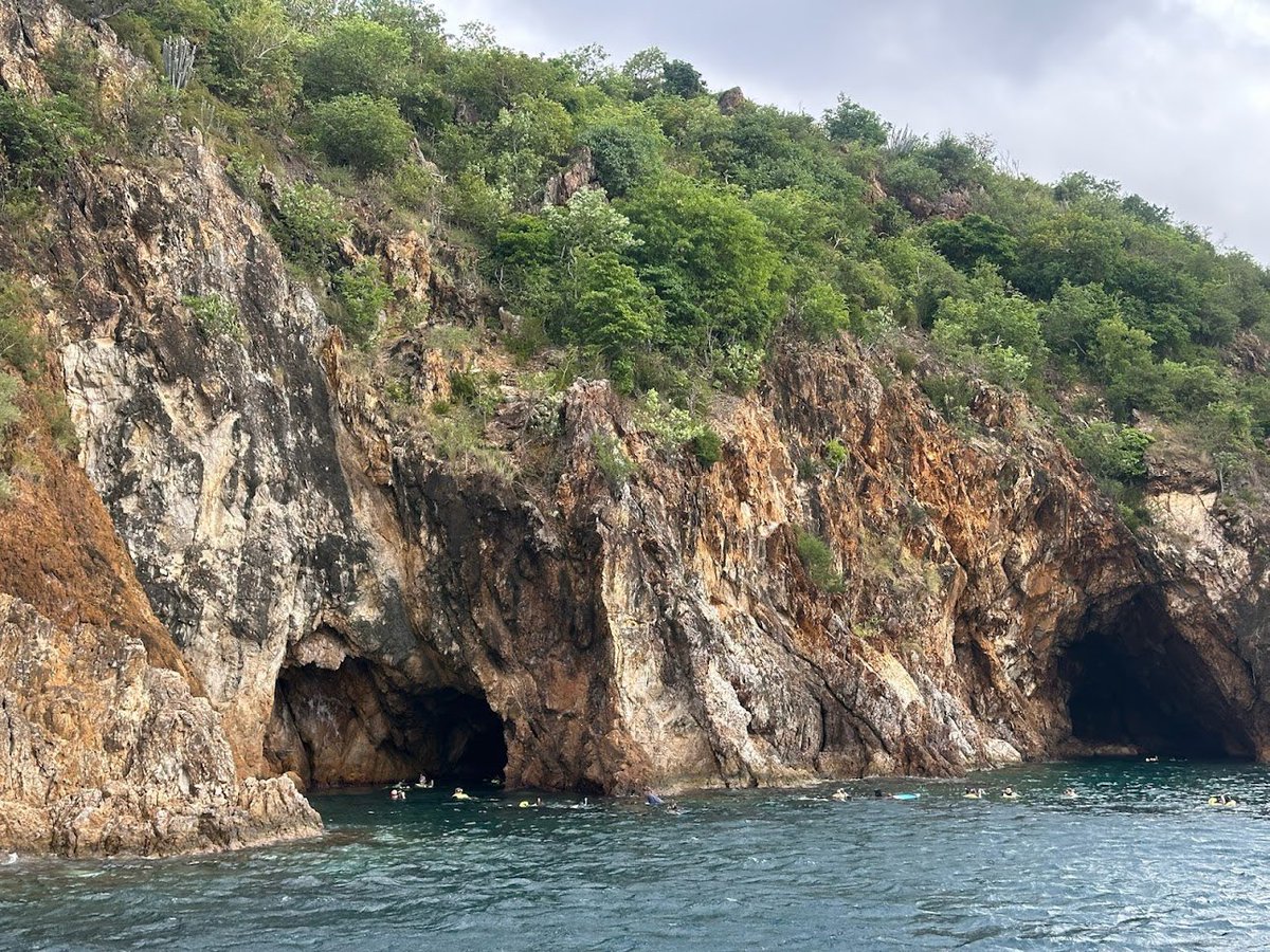 VOYAGEcharters's tweet photo. We recently had the pleasure of a Caribbean sailing trip aboard Auto Pirate, a 59-foot charter sailboat, and it was nothing short of spectacular. https://t.co/pGQ9C8Afa4