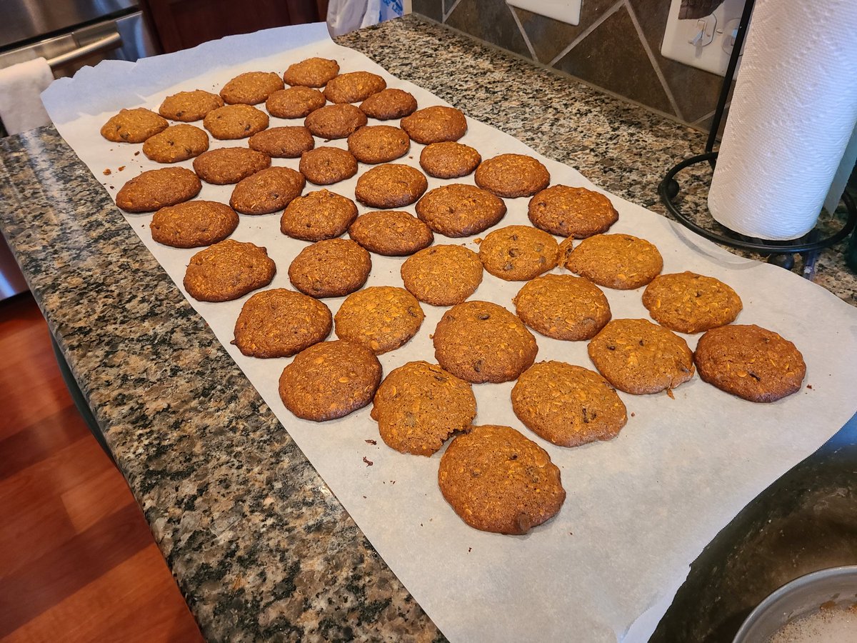 spheuser's tweet photo. I'm no @mlgriffinWX1 when it comes to baking, but it is extremely satisfying making cookies! #CIsForCookie https://t.co/uhHSUHdgKn