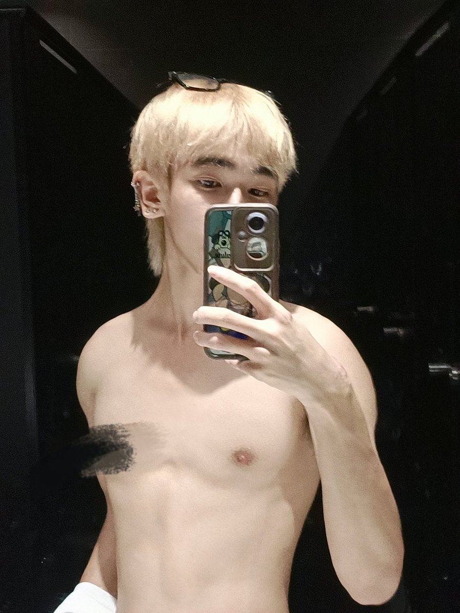 小皇好困 (@xlinzi03) on Twitter photo 