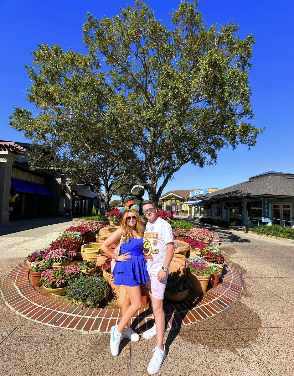 Woohoo It’s Now Only 2 Days To #Christmas ❄️❄️❄️

Happy Christmas Eve Eve 
#Orlando 

Have A Wonderful Holiday Season Everyone ❄️❤️🎄

#Christmas2024 
#Disneysprings 
#Waltdisneyworld 
<a href="/DisneySprings/">Disney Springs</a>