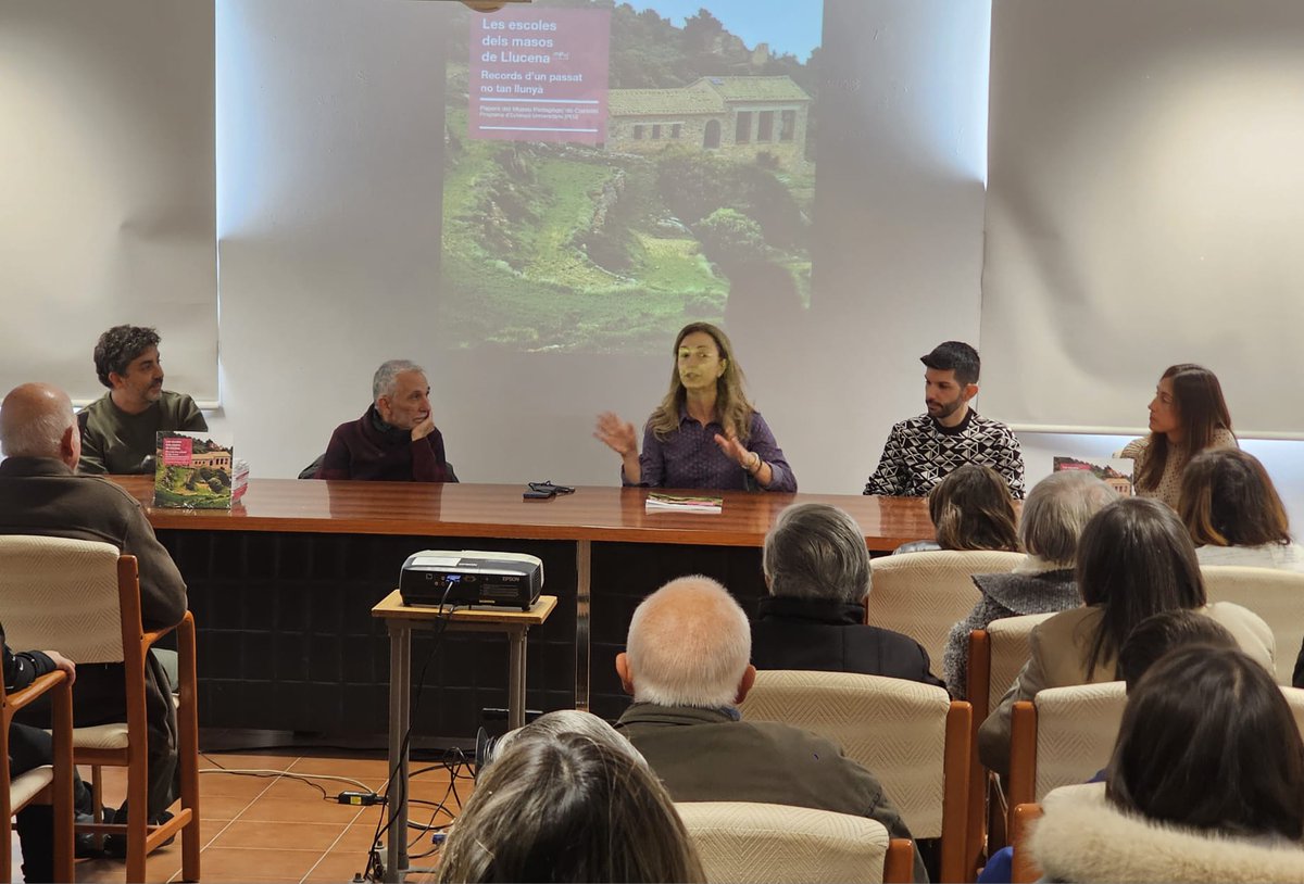 📚 El Museu Pedagògic de Castelló va presentar el llibre «Les escoles dels masos de Llucena. Records d’un passat no tan llunyà», un treball per recuperar i dignificar la memòria de les set escoles de masies del terme de Llucena.

➡️ L’obra, impulsada pel Programa d’Extensió