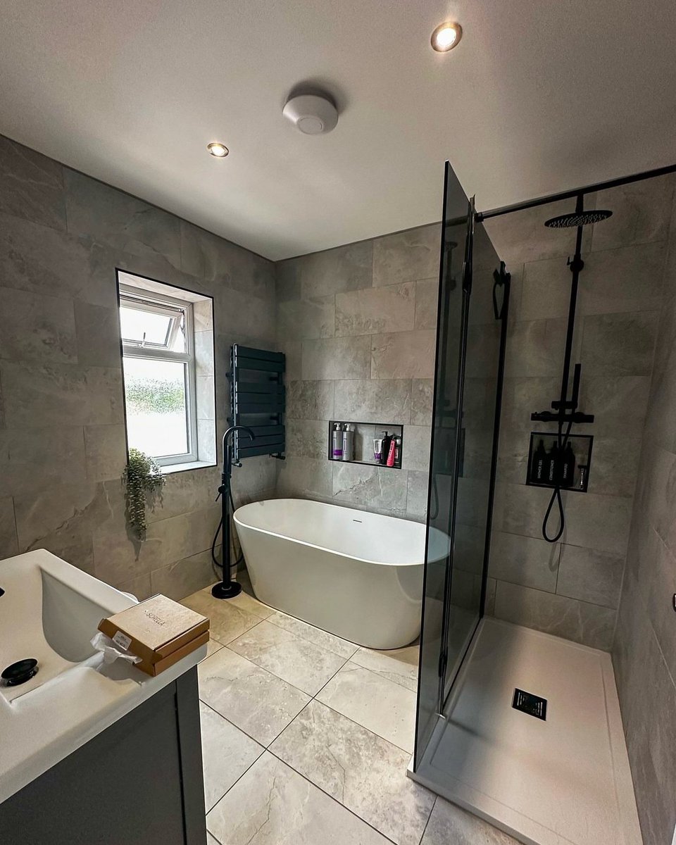 Bathroom Mountain tweet media