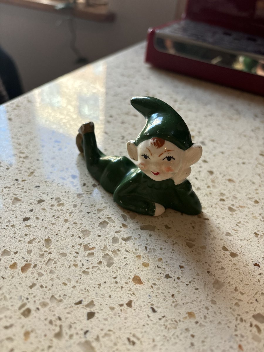 jzux's tweet photo. you’ve heard of elf on a shelf. now get ready for elf absolutely serving cunt https://t.co/gw28ikatGn