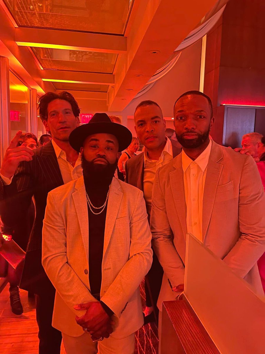 traychaney's tweet photo. We Really HIM…..#WeOwnThisCity DA ILLEST LEGENDARY CAST! Yo Look Who I Am Standing Wit! I’m BIG but I still get star struck! Go watch We Own This City on #HBO #HBOMax
Subscribe to (TrayChaney1) YouTube Channel Purchase A Membership Package
Merch Available On https://t.co/Z511xuEDt0
#actor #content #creative #brand
