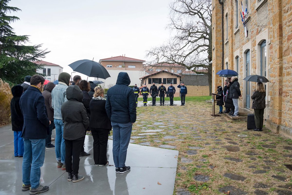 🇫🇷🙏 Deuil national pour les victimes Mayotte ce matin à #RillieuxlaPape. Notre majorité municipale a proposé et voté une aide de 3000€ par solidarité à #Mayotte. Chacun peut contribuer 🤝. <a href="/AlexVincendet/">Alexandre VINCENDET</a> #Rillieux