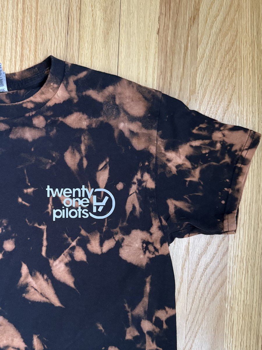 sseldomsurface's tweet image. was sad abt rab merch like not existing and then remembered i can just make my own (#cliqueart)