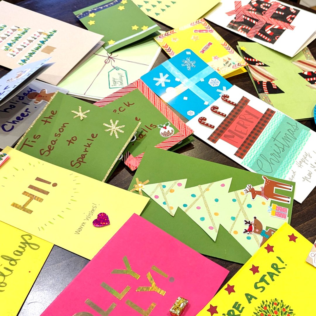 ADGCreative's tweet photo. This #holidayseason, our team came together to collect donations of non-perishables, hygiene items, and ingredients for bagged lunches to support Grassroots Crisis Intervention. We also crafted homemade cards to help spread holiday cheer to the shelter residents! #CreativesOfADG https://t.co/CRFMaS5mDx