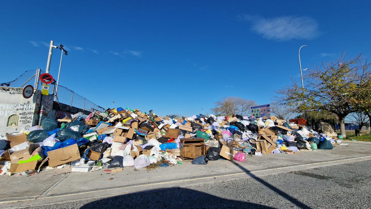 📣L'Ajuntament de #lArboç està elaborant un informe per determinar els possibles incompliments del contracte de Recollida de residus amb Prezero.

👉El 31/12 finalitza el contracte amb Prezero i s'inicia un nou contracte amb FCC Medio Ambiente, SAU

arbocenc.cat/noticia/ca/763…