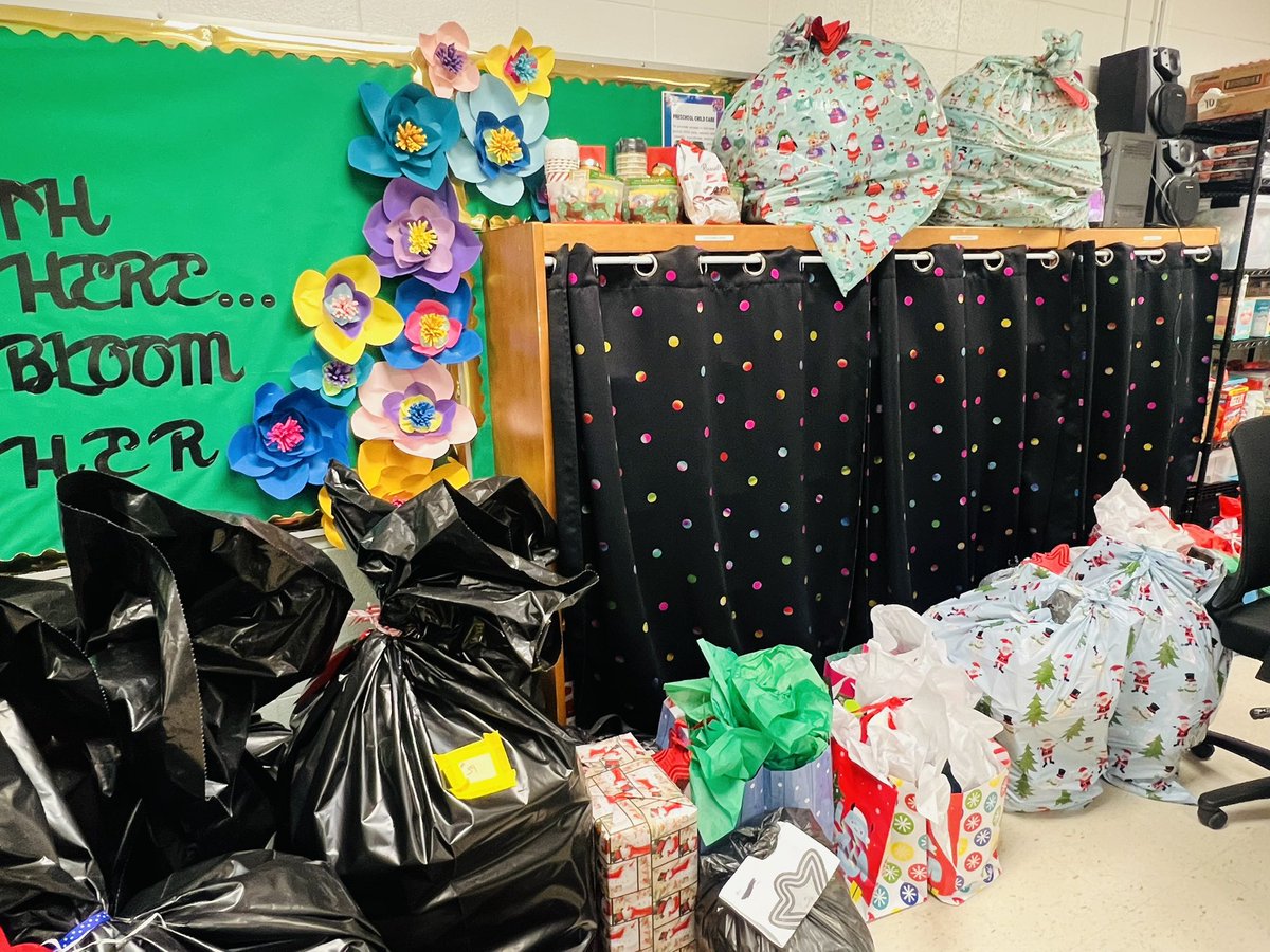 canerunfrc's tweet photo. @CaneRunCougars are thankful for our partners at Dow, DuPont, Midwest Environmental , Lubrizol, @_NewBirth_ and individual sponsors who helped us make the holidays brighter for 66 families!! Thank you for your partnership! #grateful https://t.co/YbLge62F2b