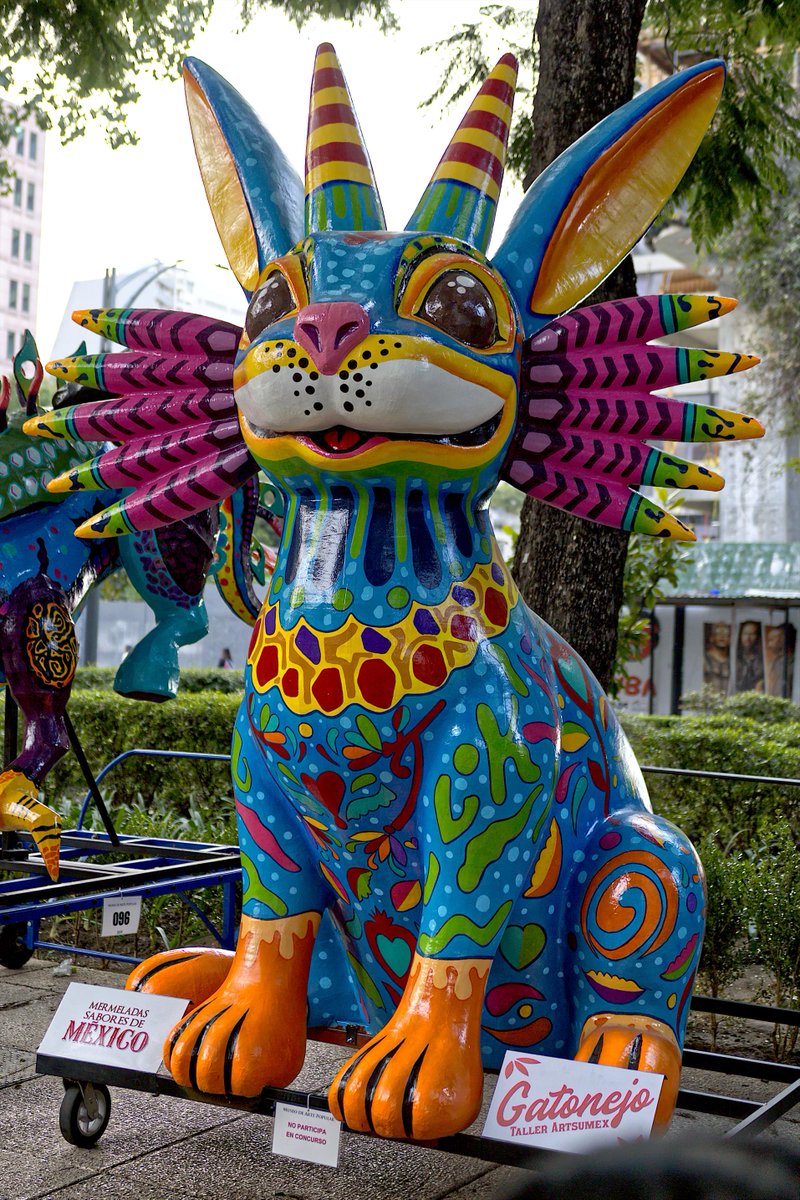 SneppyFluffball's tweet photo. Ooooh! Pwetty colors! Bunny wabbit go weeee! 😄🌈🐰

#alebrije #mexicanart #folkart #streetart #colorfulmexico #babyfur #photography #sneppyfluffballphotos https://t.co/KJjBzqh71R