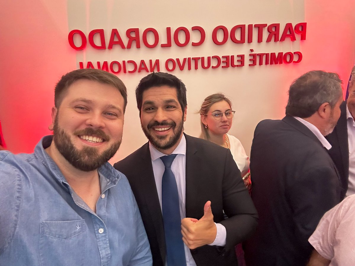 Hace más de un año la <a href="/UJReformistas/">UJR</a> fue el primer grupo en anunciar formal y públicamente el apoyo a la precandidatura de <a href="/AndresOjedaOk/">Andrés Ojeda</a>. Alguien joven, con ideas nuevas y ganas de trabajar y renovar el <a href="/PartidoColorado/">Partido Colorado</a> tras dos liderazgos que se bajaron del barco y nos dejaron