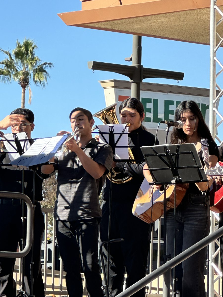 HarmonyProject's tweet image. Last month, our talented students brought the heat to the #TamaleFestival, helping make this cultural celebration even more special. Check out the 📸.

#HarmonyProject #GiveMusicChangeLives #StudentMusicians #CommunityVibes #MusicForAll #MusicForHarmony #LaHabraMusic #LaHabra