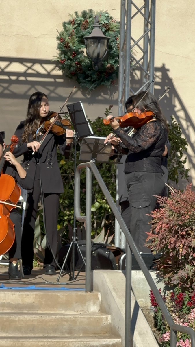 HarmonyProject's tweet image. Last month, our talented students brought the heat to the #TamaleFestival, helping make this cultural celebration even more special. Check out the 📸.

#HarmonyProject #GiveMusicChangeLives #StudentMusicians #CommunityVibes #MusicForAll #MusicForHarmony #LaHabraMusic #LaHabra